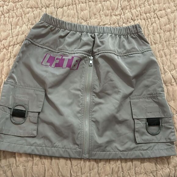 LF the brand Gray Elastic Waistband Skirt size small - Picture 2 of 8